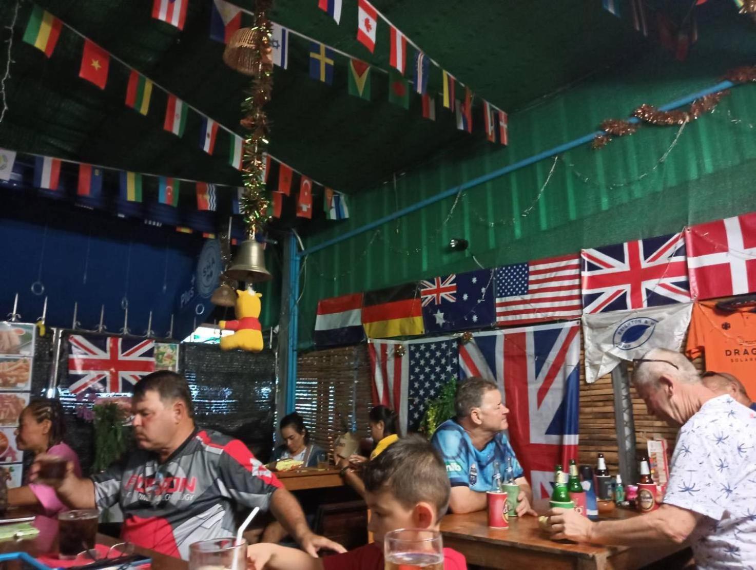 Noot'S Bar And Guesthouse Kanchanaburi City Exterior photo