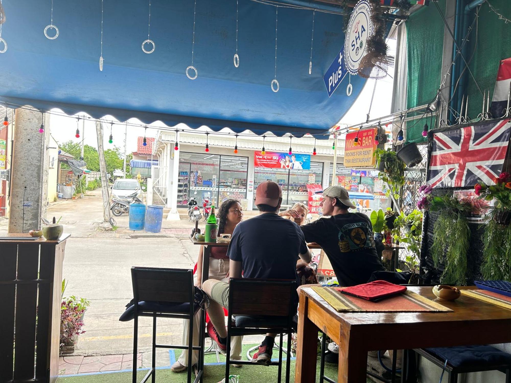 Noot'S Bar And Guesthouse Kanchanaburi City Exterior photo