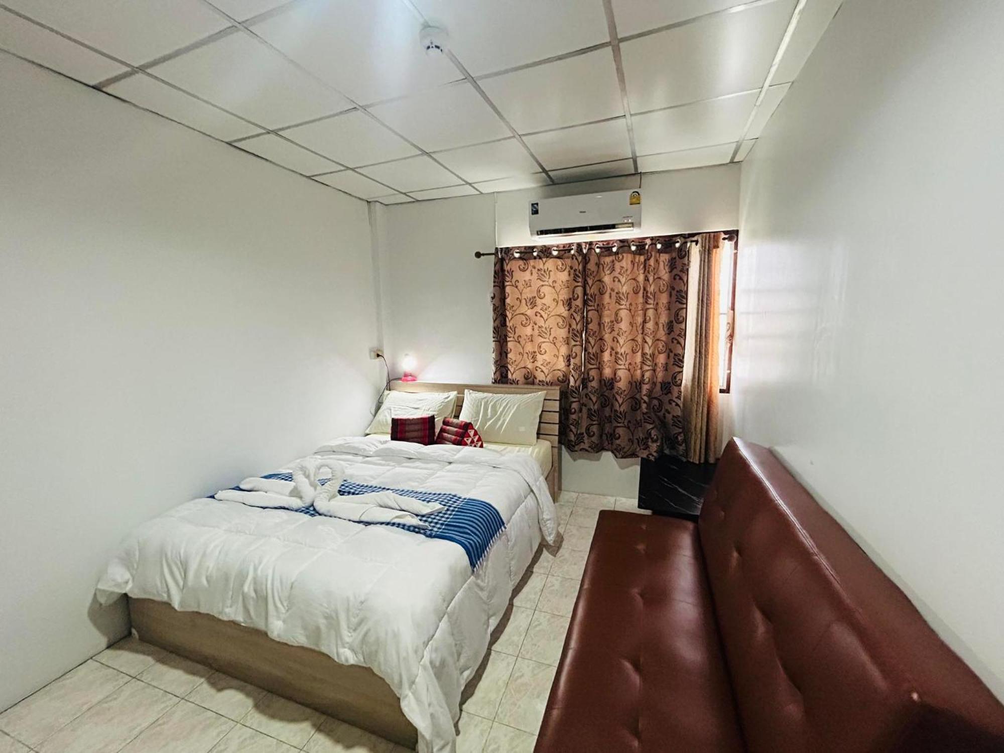 Noot'S Bar And Guesthouse Kanchanaburi City Exterior photo
