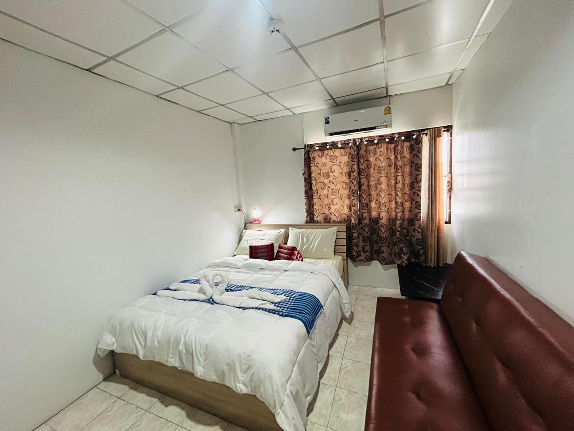 Noot'S Bar And Guesthouse Kanchanaburi City Exterior photo