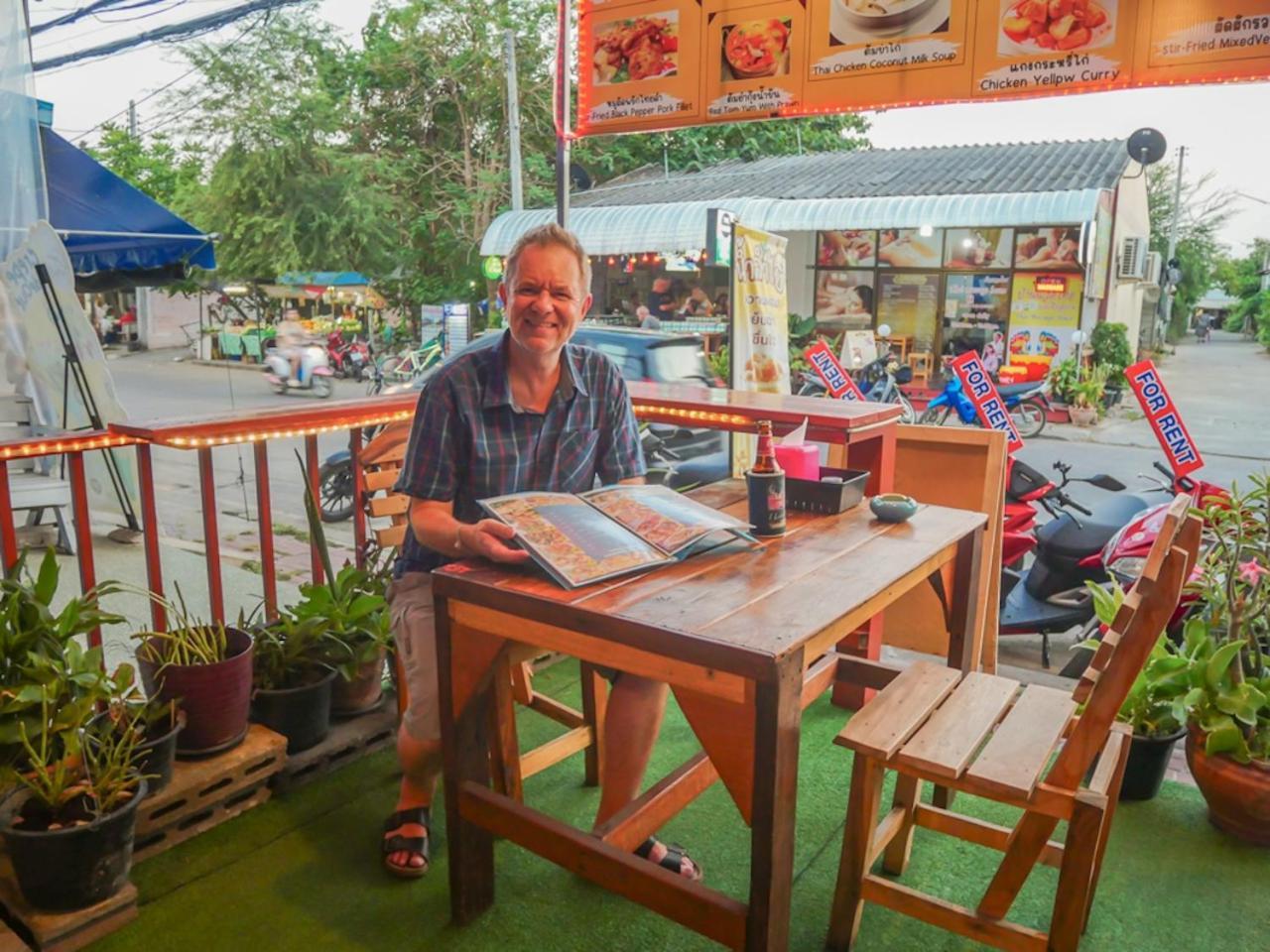 Noot'S Bar And Guesthouse Kanchanaburi City Exterior photo