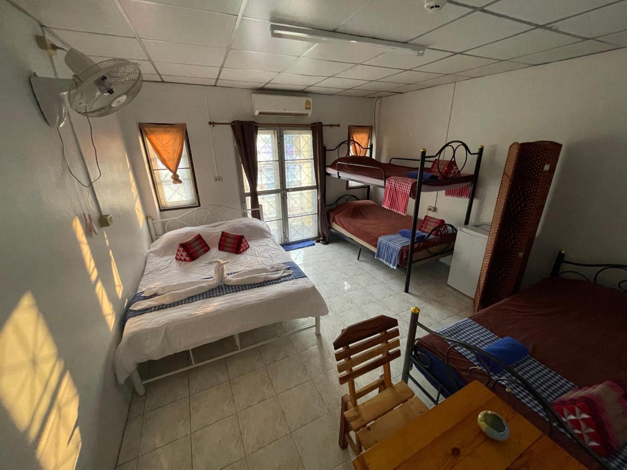 Noot'S Bar And Guesthouse Kanchanaburi City Exterior photo