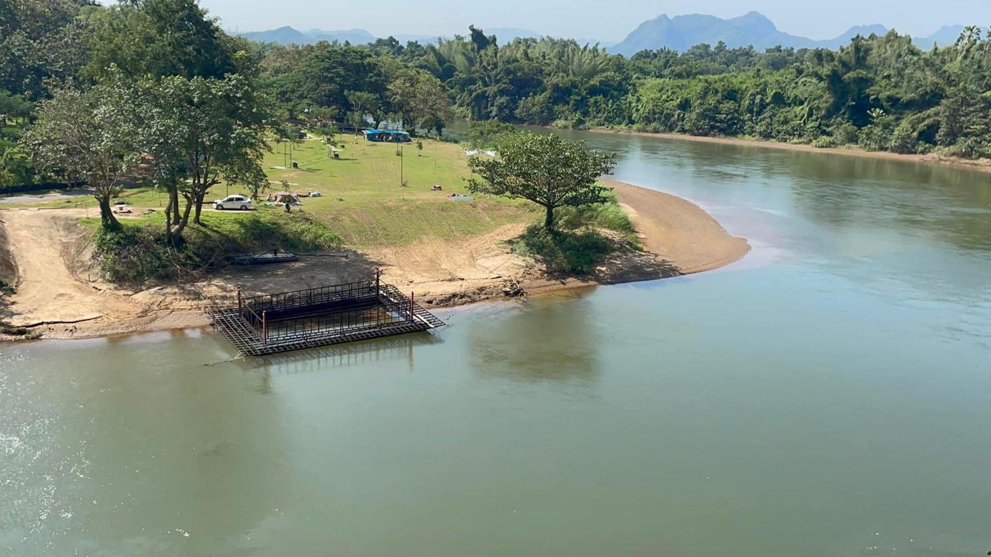 Noot'S Bar And Guesthouse Kanchanaburi City Exterior photo