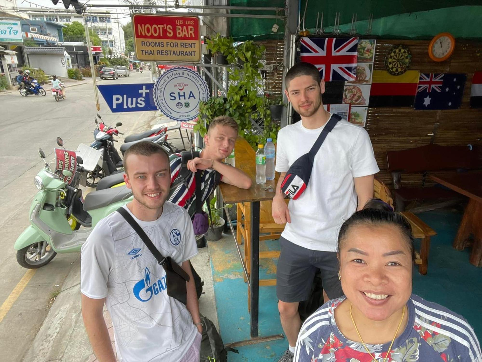 Noot'S Bar And Guesthouse Kanchanaburi City Exterior photo