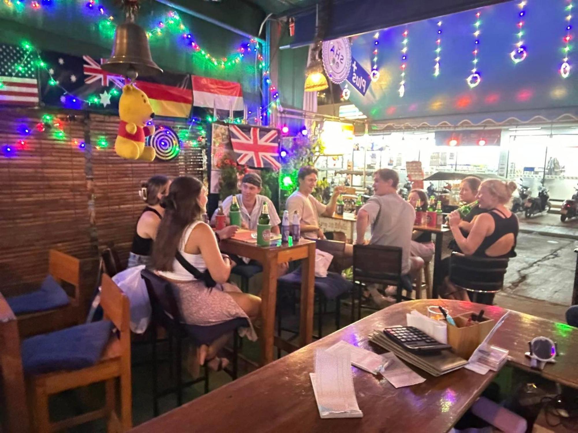 Noot'S Bar And Guesthouse Kanchanaburi City Exterior photo