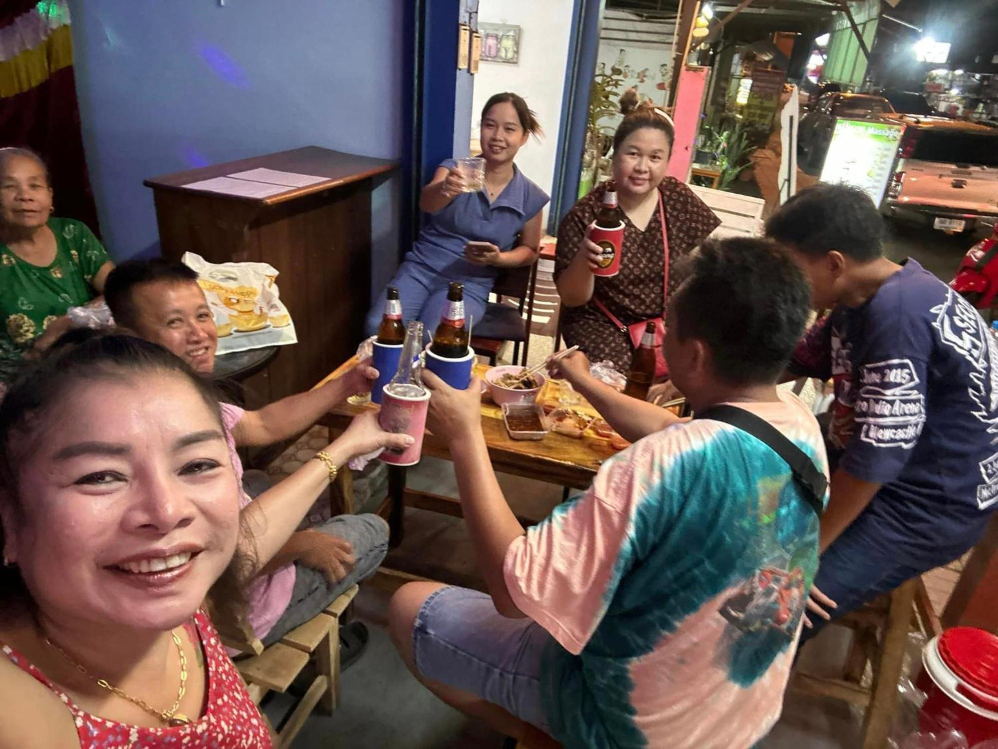 Noot'S Bar And Guesthouse Kanchanaburi City Exterior photo